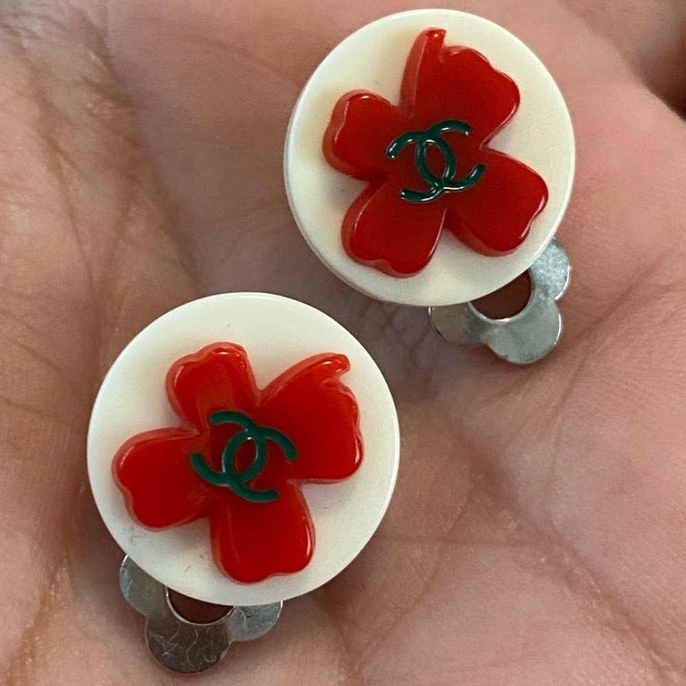 Estate Authentic CHANEL Red Clover White CC BUTTON Style Clip On Earrings